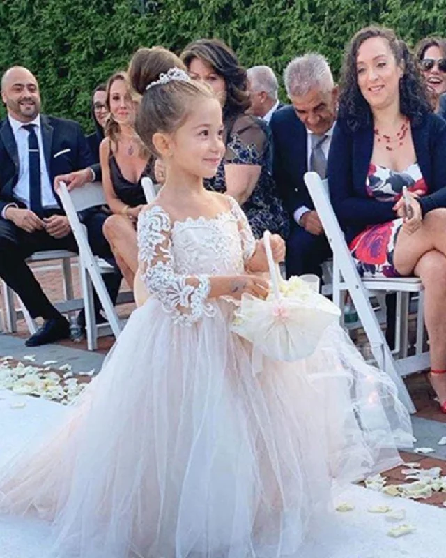 Retro DressVintage Long Sleeves Lace Ivory/Nude Little Girls Wedding Dress Flower Girl Dress 2020 FG0816 Retro DressVintage Long Sleeves Lace Ivory/Nude Little Girls Wedding Dress Flower Girl Dress 2020 FG0816