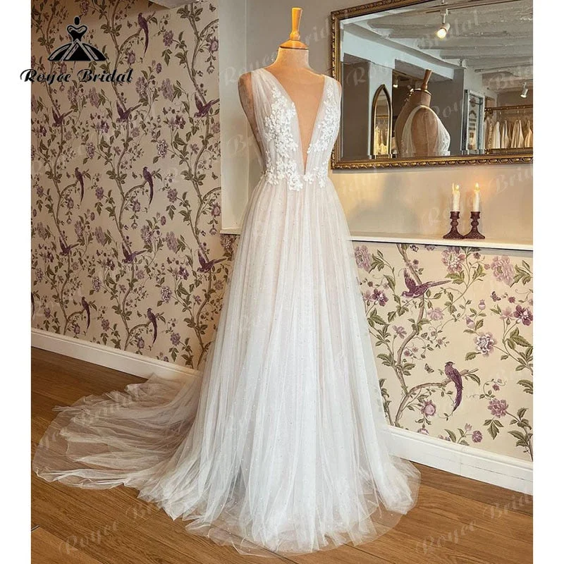 Lace DressRoycebridal A Line Tulle Wedding Dress Deep V Neck Sleeveless Pleats Lace Bridal Gown For Women Custom Made  obe de réception de mariage
