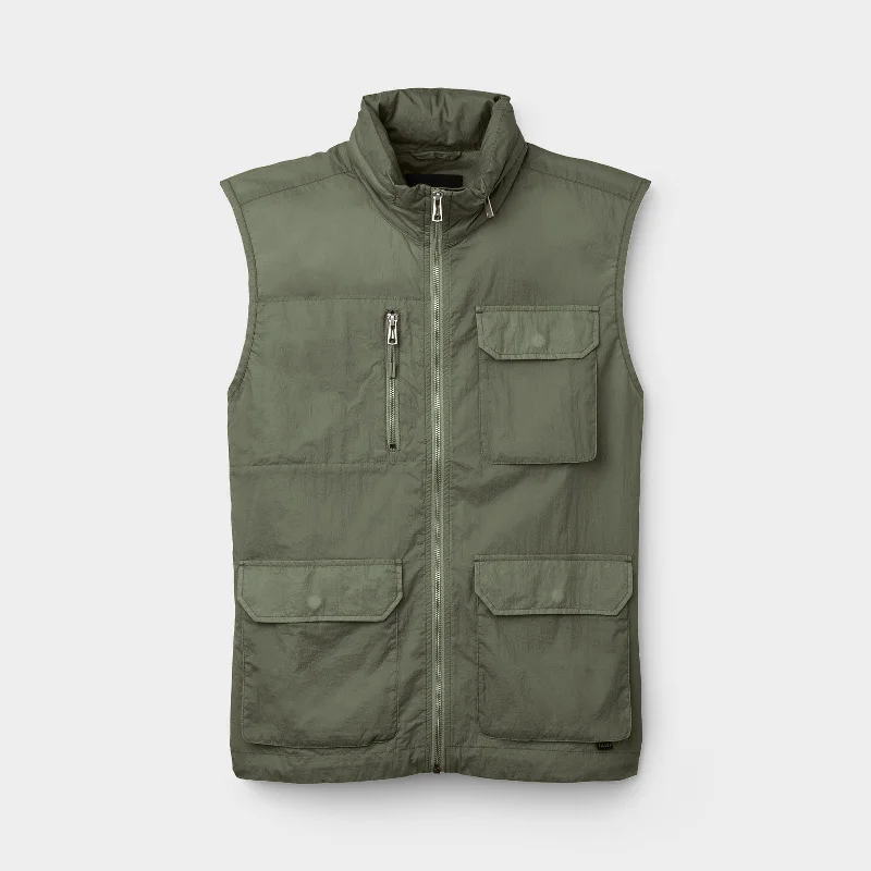 Men's Coats with PocketsLightweight Traverse Vest