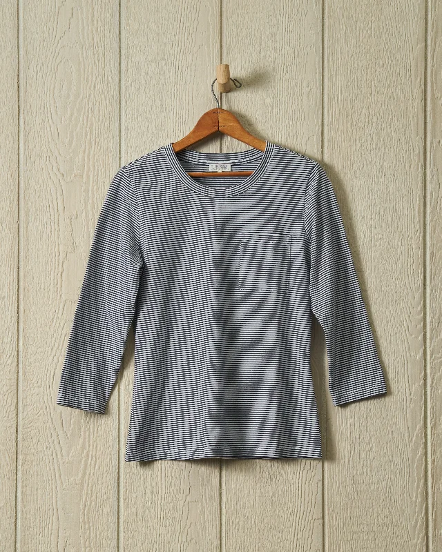 Men's Shirts for BoatingWomen's Fine Stripe Crewneck Tee in Navy/White