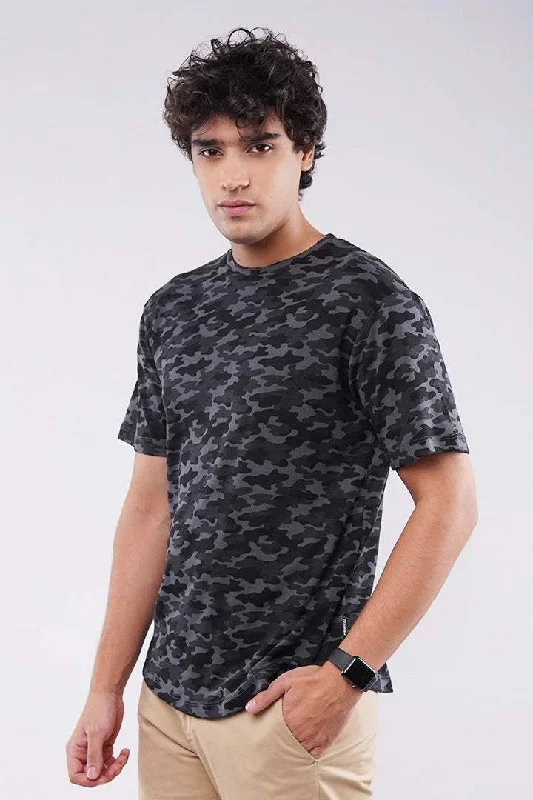 Solid-Colored Men's ShirtsCurved Hem Camouflage T-Shirt - Black & Grey