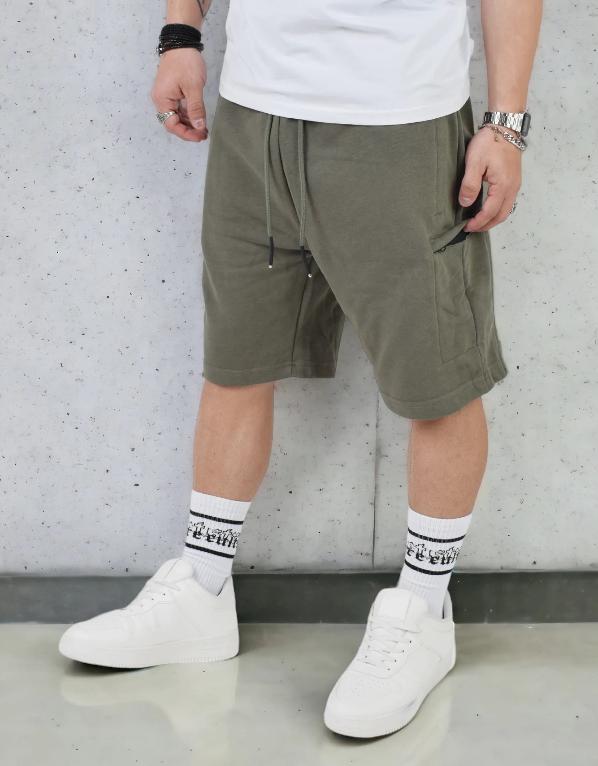 Men's Pants with Patch PocketsCargo Short