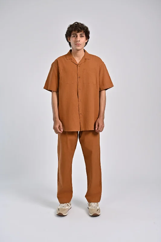 Men's Pants with Faux Leather PatchesTEXTURED BAGGY FIT RESORT COLLAR SHIRT