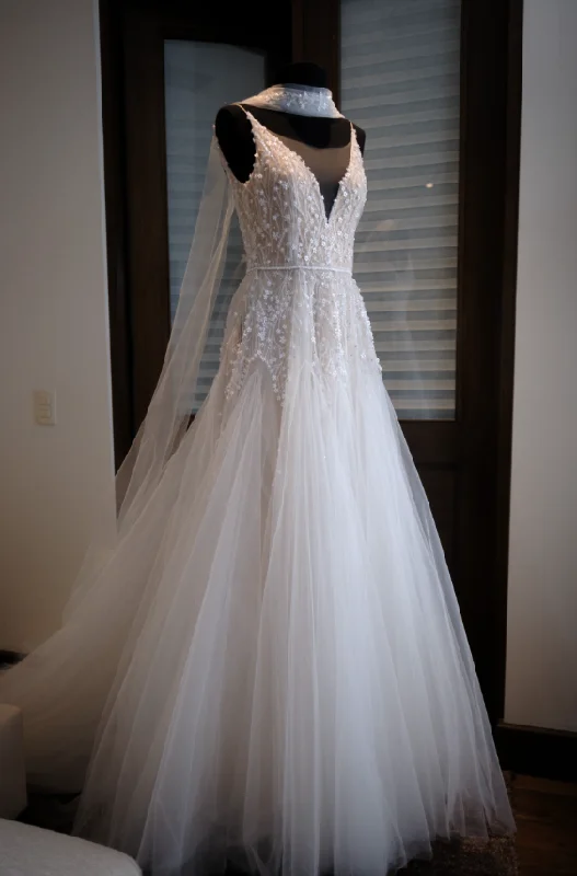 Glitter Dress2025 New A Line Spaghetti Strap Beaded Tulle Long Sweep Wedding Dress SH2240 Glitter Dress2025 New A Line Spaghetti Strap Beaded Tulle Long Sweep Wedding Dress SH2240