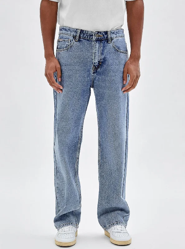 High-Quality Ripped Men's JeansGuess Originals Low Rise Kit Straight Leg Denim Jeans In Johnny Medium Wash High-Quality Ripped Men's JeansGuess Originals Low Rise Kit Straight Leg Denim Jeans In Johnny Medium Wash