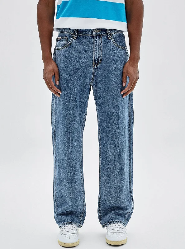 Dark Indigo Men's JeansGuess Originals Mid Rise Straight Leg Bowie Denim Jeans In Medium Wash